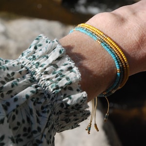 Bracelet délicat ajustable en perles de rocaille Miyuki avec nœud coulissant – Bracelet fait à la main, empilable, bleu turquoise, jaune mat
