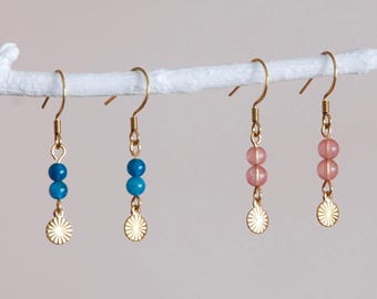 Small earrings with a gold stainless steel round charm and two customizable small beads (apatite, cherry quartz, amethyst).