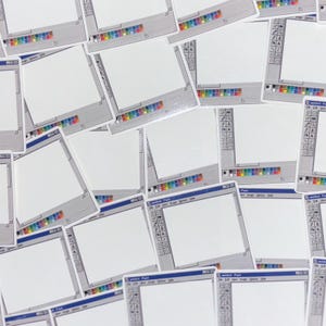 スクエア型 Windows 95 MS ペイント ステッカー – レトロ 90 年代 テクノロジー ビニール デカール – Y2K 風 コンピュータ アイコン – ノスタルジック ラップトップ ステッカー