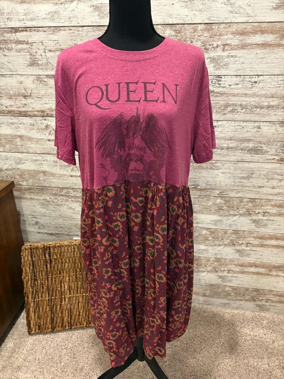 Large Queen Band T-shirt Dress: Flowy Floral Skirt