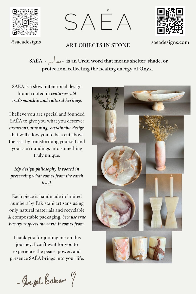 Pode incluir: A imagem apresenta v&aacute;rios objetos de arte em pedra, incluindo vasos, pratos, casti&ccedil;ais e x&iacute;caras. Os objetos s&atilde;o em tons de branco, bege e marrom. O texto na imagem diz "SA&Eacute;A ART OBJECTS IN STONE".