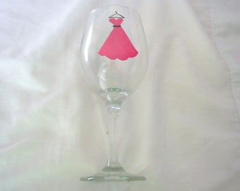 Hand Painted Bridesmaid Wine Glass, Personalized , Bridesmaid Favor, Wedding Attendant Gift, Bridesmaid Gift, Personalized Wedding Gift