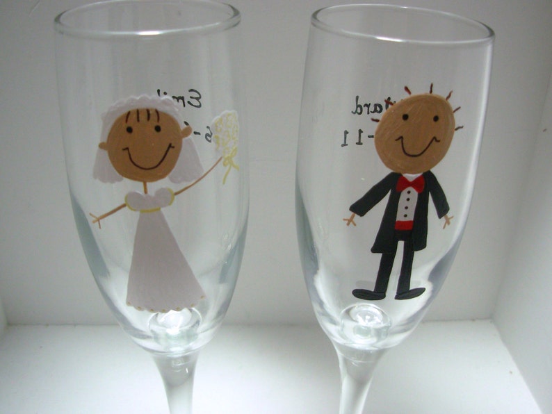 Bride and Groom Champagne Flutes, Handpainted Personalized Toasting Flutes, Toasting Glasses, Bride and Groom Champagne Flutes, image 2