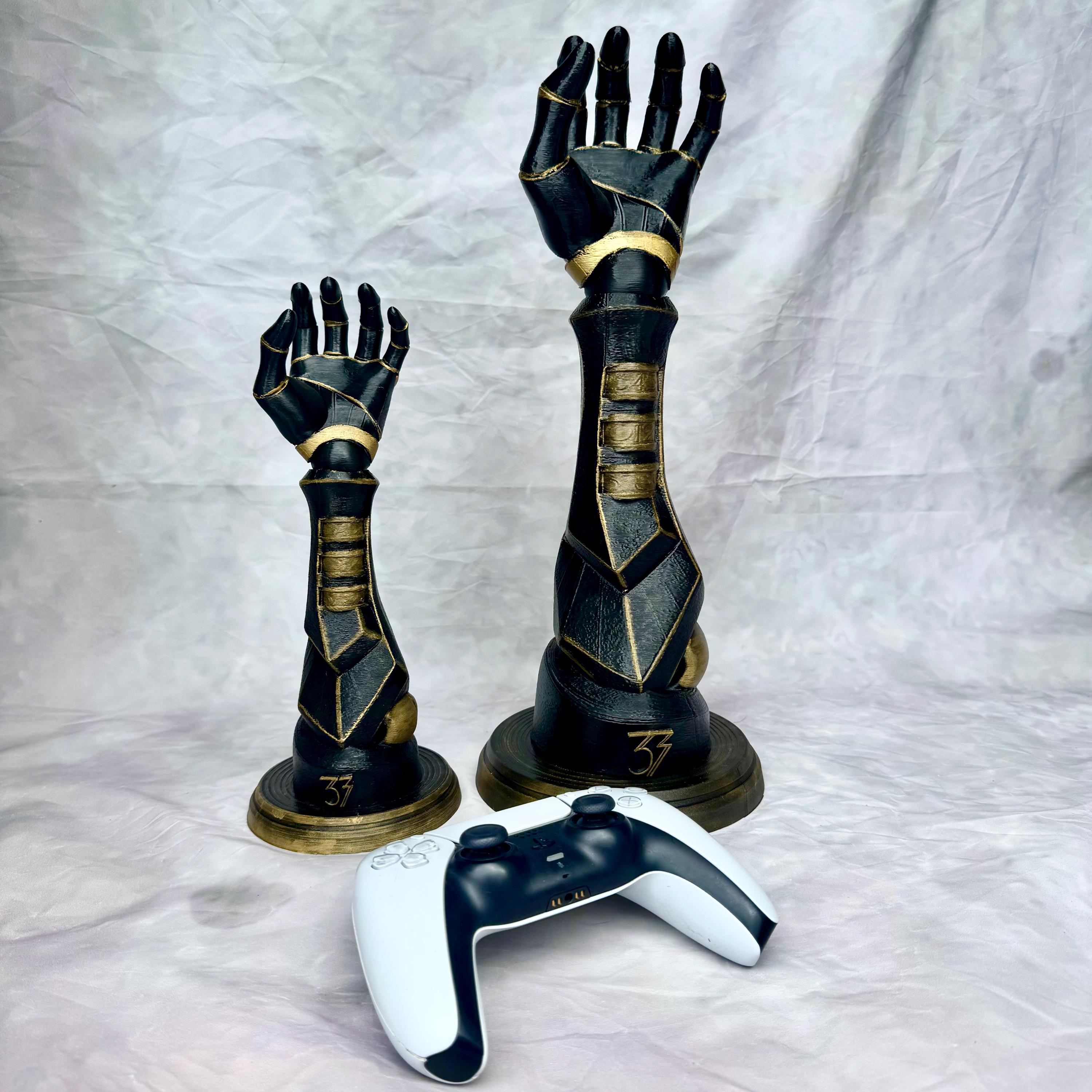 Clair Obscur Expedition 33 Controller Holder – Gustave Hand