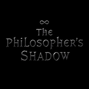 Può includere: Sfondo nero con il titolo "The Philosopher's Shadow" in un carattere argentato e strutturato. Un simbolo di infinito è sopra la parola "The". Il testo ha un effetto 3D, forse per una copertina di libro o un poster.