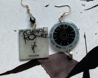 Pendientes de CD con la portada del álbum The Black Parade de MCR - Regalo único hecho a mano - Merchandising de la gira Long Live de My Chemical Romance - Joyería de conciertos