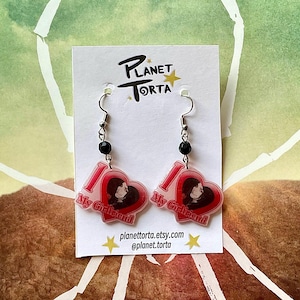Pendientes &quot;I Love My Girlfriend&quot; de Gerard Way - Regalo único hecho a mano - Merchandising de My Chemical Romance - Joyería original - MCR - Joyería para fans del emo