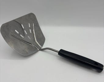 Vintage Foley Edelstahl geschlitzt 5,5 "breite gebogene Pfannenwender Turner Heber Utensil