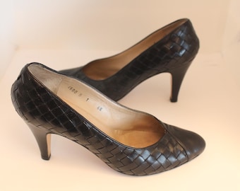 Tacones de mujer de piel trenzada con detalles entrelazados de Bottega Veneta, color negro, talla 6,5