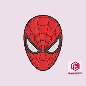 Puede incluir: Máscara bordada de Spider-Man roja con detalles de telaraña negra y formas de ojos blancos. La máscara está delineada en negro. El logotipo de Embieify está en la esquina inferior derecha.