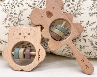 Personalisierte Tierrassel, benutzerdefinierte hölzerne Babyrassel, graviertes Häkelspielzeug mit Namen für Baby, Babypartygeschenk, Neugeborenengeschenk