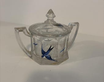 Vintage persglazen suikerpothouder met handgeschilderde blauwe vogels