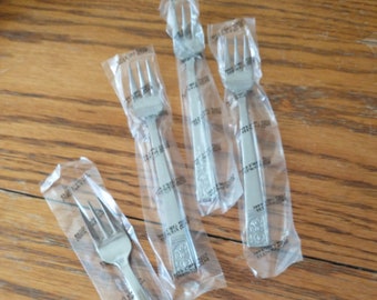 Ekco Eterna Rose Cotillion Stainless Three Tine Seafood Cocktail Fork Set of Four Japan NEW