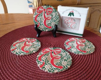 Oneida Wm. Rogers Enameled Silver-plated Christmas Holiday Collection Wreath Coaster Set