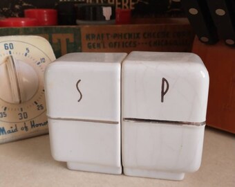 Art Deco Ceramic Salt and Pepper Shaker Set
