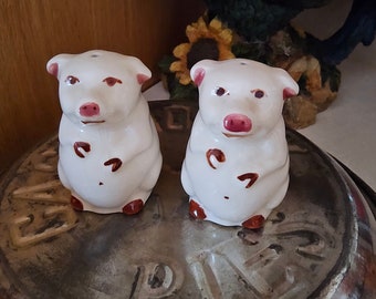 Vintage Pottery Fat and Happy Pigs Salt and Pepper Shaker Set