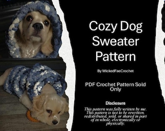 Puede incluir: Un perro con un suéter y capucha de ganchillo azul y blanco. La imagen incluye el texto "Cozy Dog Sweater Pattern" y "By WickedFaeCrochet". El patrón se vende como PDF.