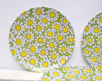 1960s Texas Ware daisy plates, Set of 7, hard to find, 10" dinner plates daisies on green