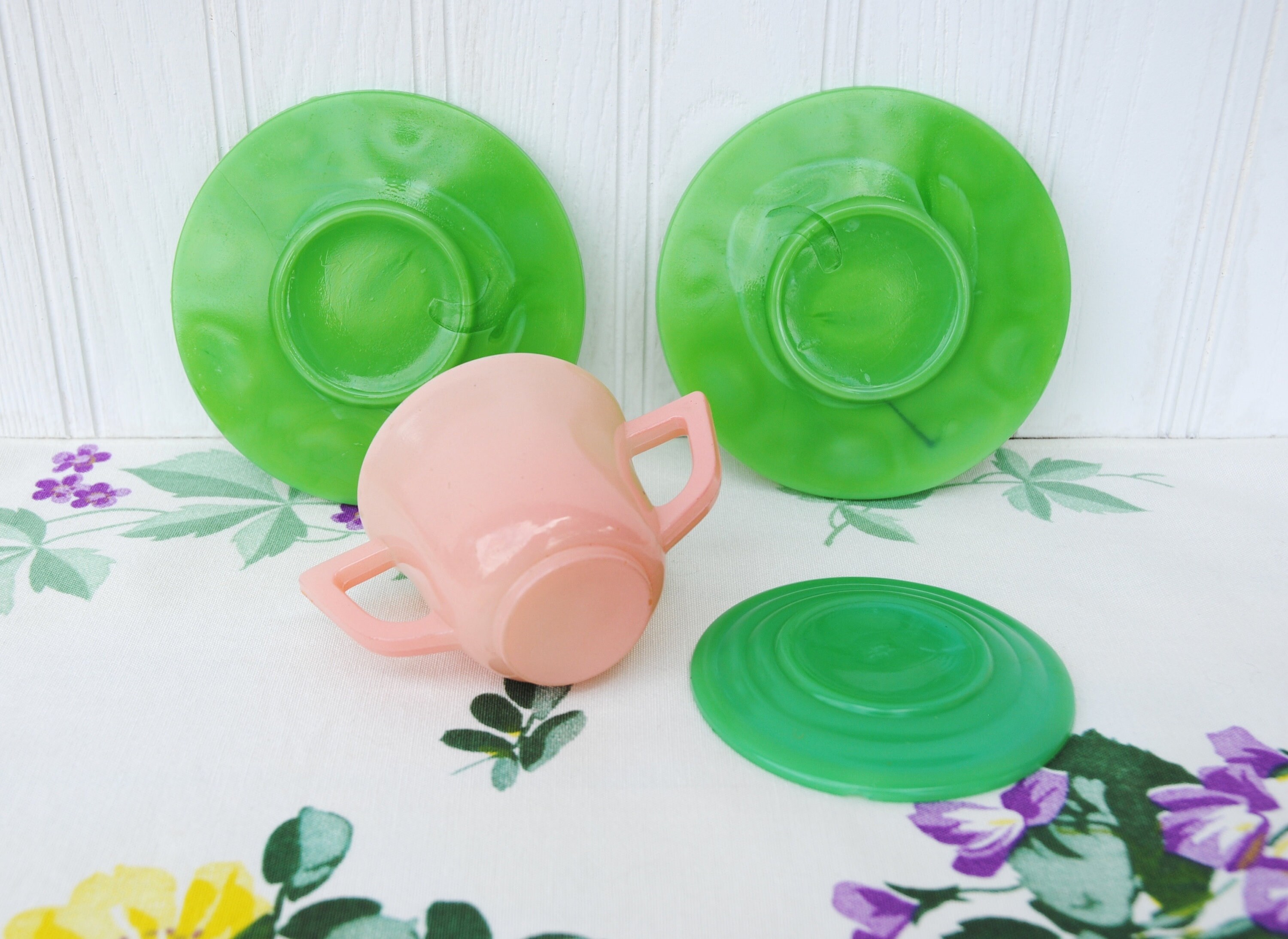1940s Jadite Childs Saucers, Pink Sugar Bowl, Akro Agate Slag Glass Lot