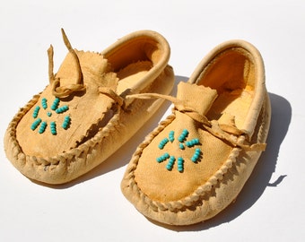 1940s childs moccasins, deer hide, turquoise beads, soft leather antique moccasins