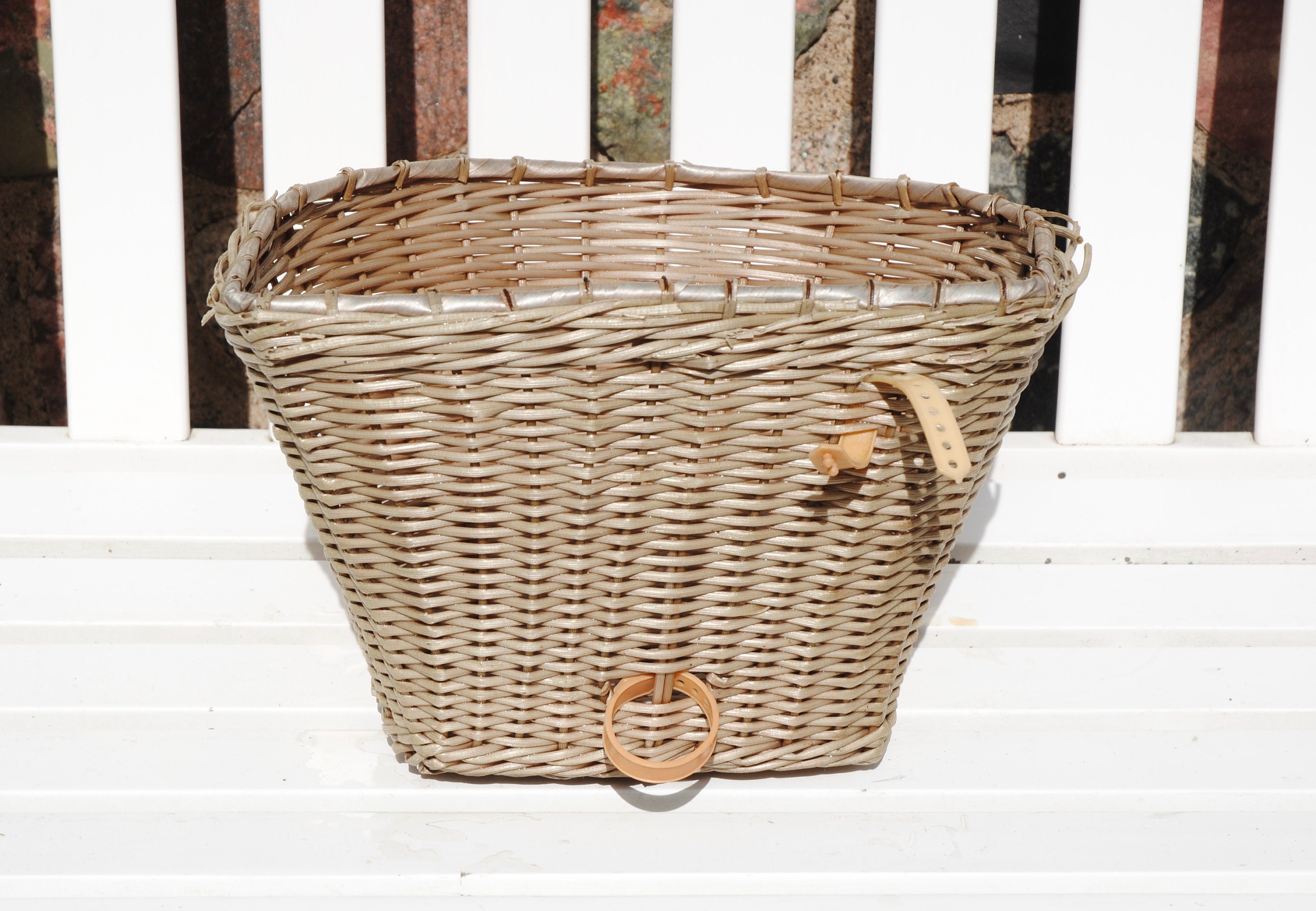 Panier a velo en rotin, osier tresse, avec anse et crochets, vintage - Équipements vélos