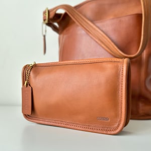 LIKE NEW - Vintage Coach Chunky Case 7165 British Tan with Brass