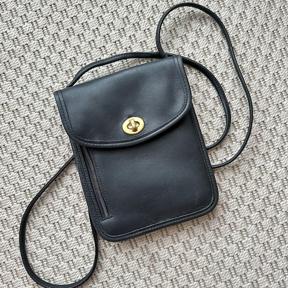 未使用保管品 vintage archive old coach black Vintage Coach Leather Passport Pouch: Black Hipster Bag, Style