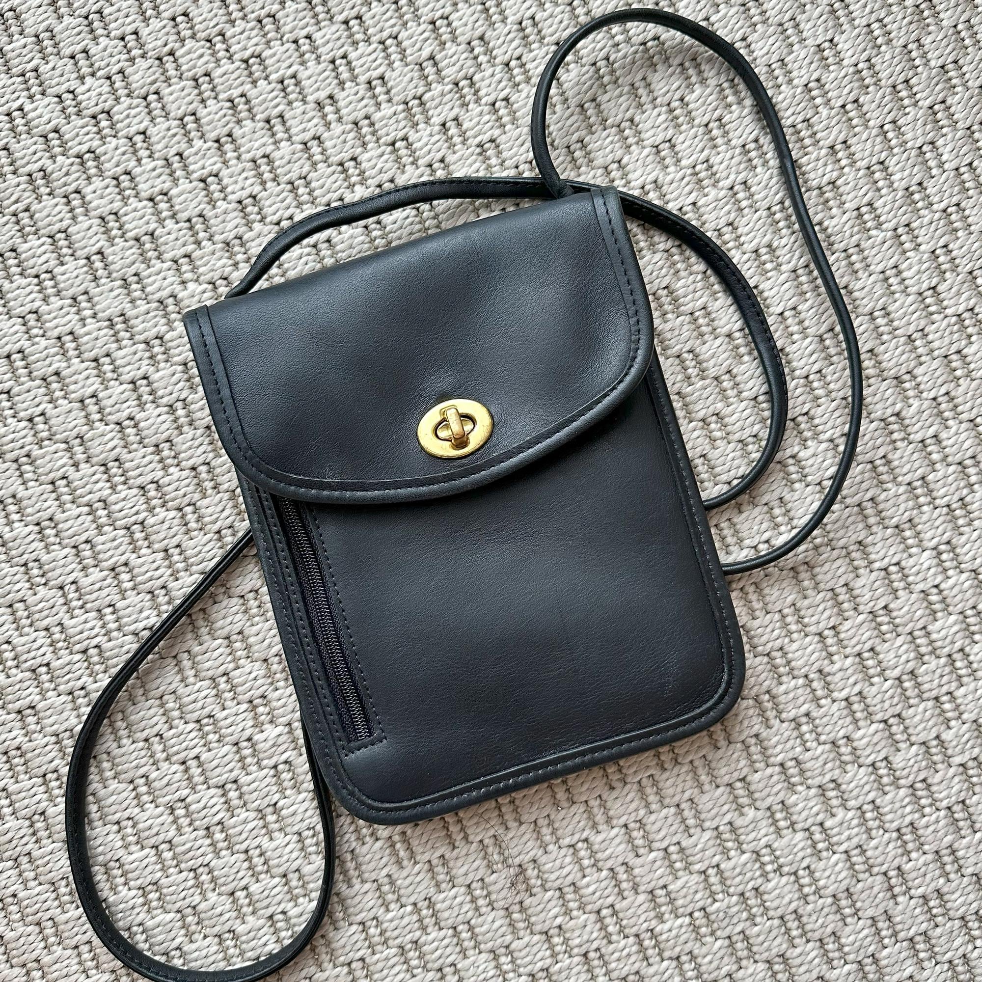 COACH ブラック レザー ケース COACH (コーチ) 総柄パイピング×ブラックレザー コンパクト カード