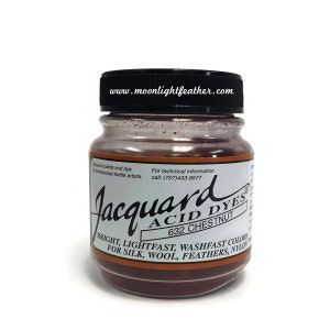 以下が含まれることがあります： 632 チェスナット色のジャカード酸性染料が入ったガラス瓶。瓶にはブランド名と色名が記載されています。この染料は、シルク、ウール、フェザー、ナイロンに使用できます。
