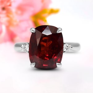 Anello ovale in granato, oro massiccio 14 carati, diamante, pietra portafortuna di gennaio