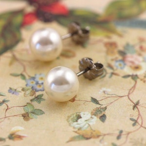8mm Pearl Earrings in Niobium - Hypo Allergenic Studs