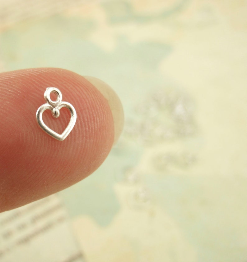 20 Petite Sterling Silver Heart Charms 100/% Guarantee