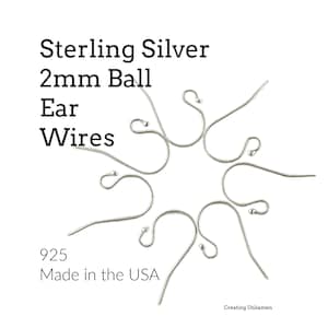 Peut inclure: Fils d'oreille en argent sterling avec des boules de 2 mm. 925 Fabriqué aux États-Unis.