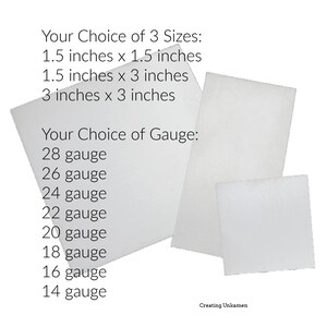 Op de afbeelding: Drie witte schuimrubberen vierkanten in verschillende maten, met de tekst "Your Choice of 3 Sizes: 1.5 inches x 1.5 inches, 1.5 inches x 3 inches, 3 inches x 3 inches" en "Your Choice of Gauge: 28 gauge, 26 gauge, 24 gauge, 22 gauge, 20 gauge, 18 gauge, 16 gauge, 14 gauge".