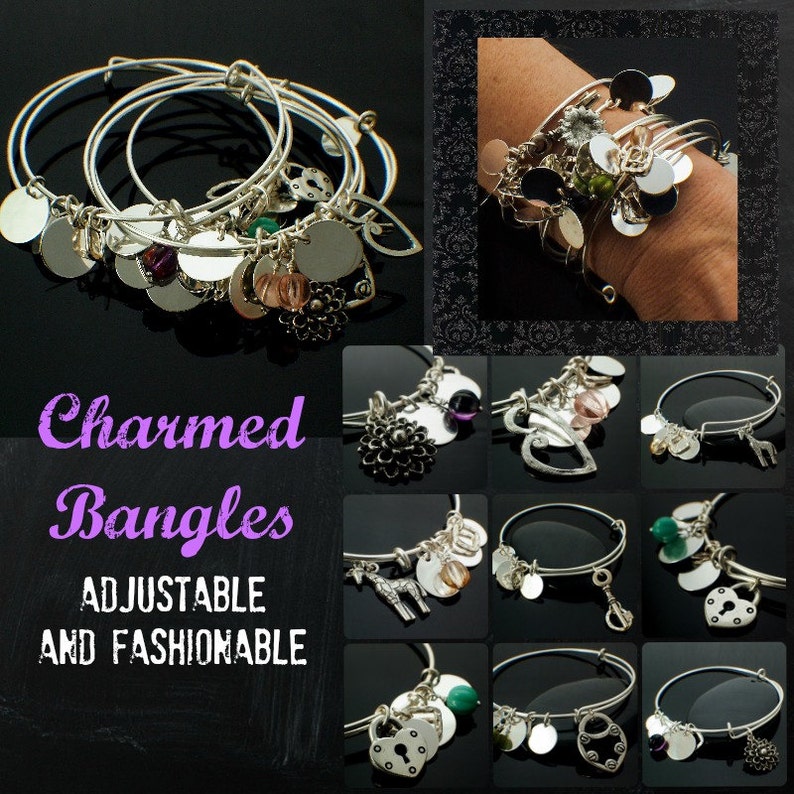 Puede incluir: Brazaletes con dijes plateados con varios dijes, incluyendo discos redondos, dise&ntilde;os florales y piedras preciosas. La imagen tambi&eacute;n presenta el texto "Charmed Bangles, Adjustable and Fashionable."