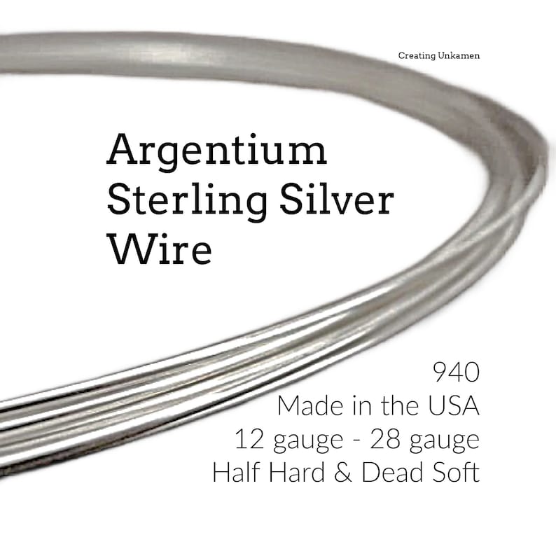 Może przedstawiać: Zwoj srebrnego drutu Argentium Sterling Silver. Tekst na obrazie brzmi: Creating Unkamen, Argentium Sterling Silver Wire, 940, Made in the USA, 12 gauge - 28 gauge, Half Hard & Dead Soft. Drut ma gładkie, metaliczne wykończenie.