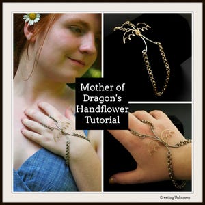 Puede incluir: Una cadena de mano de oro y plata con un diseño de ala de dragón. La cadena se lleva en la mano de una persona y se envuelve alrededor de la muñeca y los dedos. El texto "Mother of Dragon's Handflower Tutorial" es visible en la imagen.