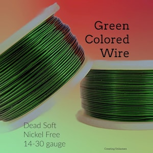 Puede incluir: Dos bobinas de alambre de color verde. El texto en la imagen dice: Green Colored Wire, Dead Soft, Nickel Free, 14-30 gauge y Creating Unkamen. El alambre está enrollado firmemente alrededor de bobinas de plástico blanco en espiral.
