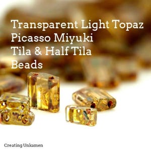 Peut inclure: Perles Miyuki Tila et demi-Tila transparentes couleur topaze claire Picasso. Ces petites perles en verre rectangulaires présentent une teinte brun doré chaleureuse avec une finition rustique tachetée et deux trous parallèles pour l'enfilage.