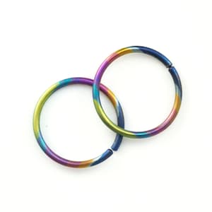 1 eenvoudige oorbel van niobium, 20 gauge en 10 mm – perfect voor de gevoelige huid – hypoallergeen en ziet er ook geweldig uit