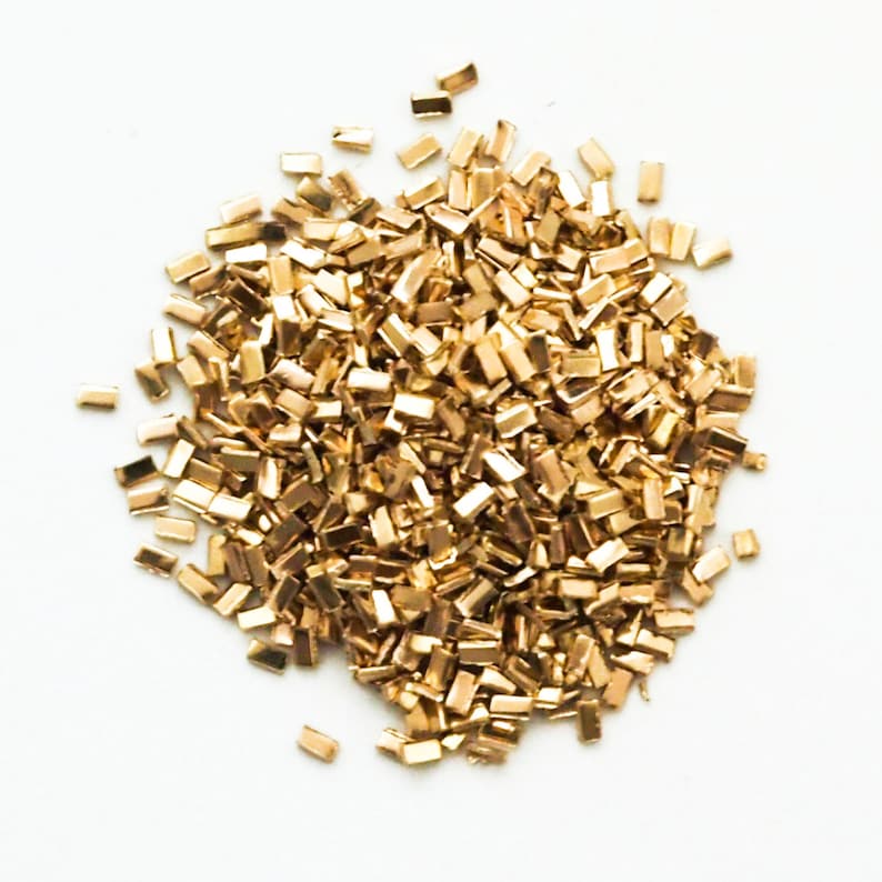 Puede incluir: Un mont&oacute;n de purpurina met&aacute;lica dorada, ideal para a&ntilde;adir un toque de brillo a los productos horneados o las manualidades.