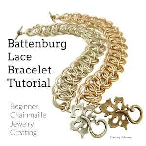 Puede incluir: Dos pulseras de malla, una plateada y otra dorada, con cierres decorativos en forma de hoja. Las pulseras están hechas con la técnica "Battenburg Lace". La imagen incluye el texto "Battenburg Lace Bracelet Tutorial, Beginner Chainmail Jewelry Creating".