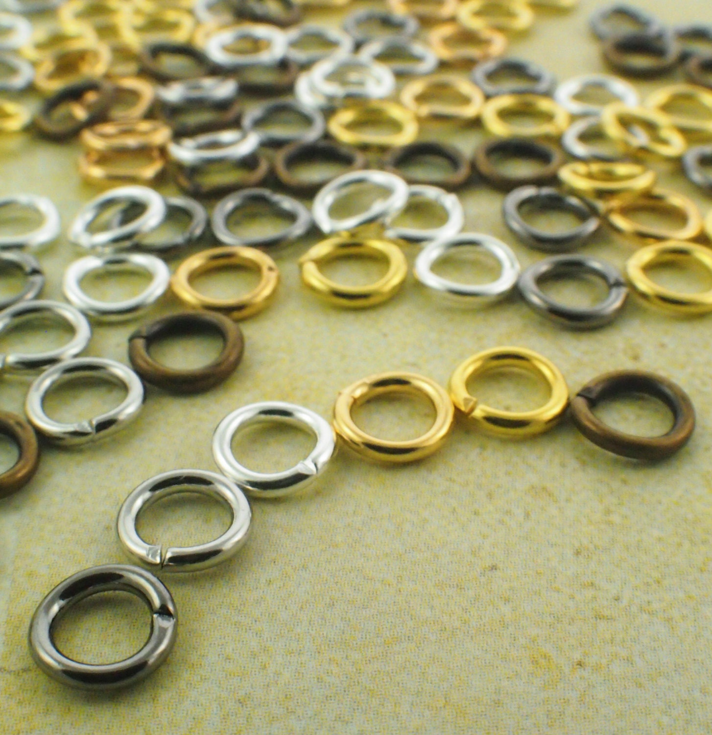 100 Gold Plated Jump Rings - 16, 18, 20, 22 Gauge - Best Commercially –  Creating Unkamen