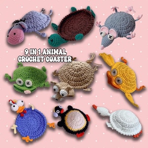 Puede incluir: Nueve posavasos de ganchillo hechos a mano con formas de animales, como una tortuga, una rata y un pingüino. Los posavasos son de color marrón, verde, gris, amarillo, azul y blanco. El texto "9 IN 1 ANIMAL CROCHET COASTER" está visible.