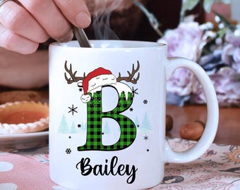 Taza navideña personalizada, taza navideña personalizada, taza con inicial a cuadros verdes y nombre personalizado, regalo de Navidad, regalo de amigo secreto