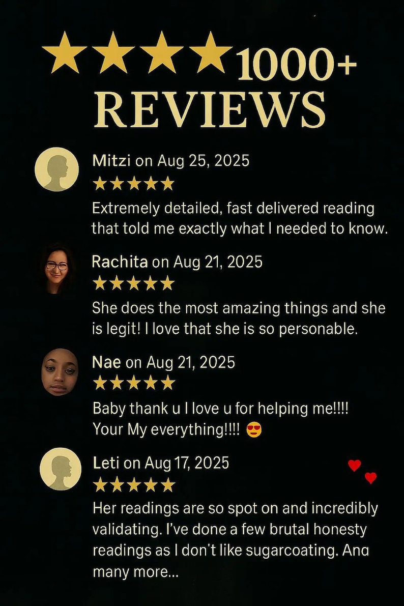 Pu&ograve; includere: Uno sfondo nero con testo dorato e icone a stella. Il testo recita "1000+ REVIEWS" e include testimonianze di clienti con date e valutazioni a stelle. Le recensioni sono positive e menzionano letture dettagliate.