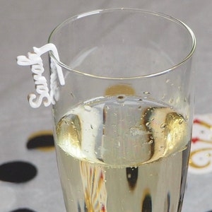 Personalisierte Glasmarkierer mit Namen als Namensschild für Gläser, als Platzkarte Hochzeit Deko, JGA Geschenk und Kindergeburtstag Deko