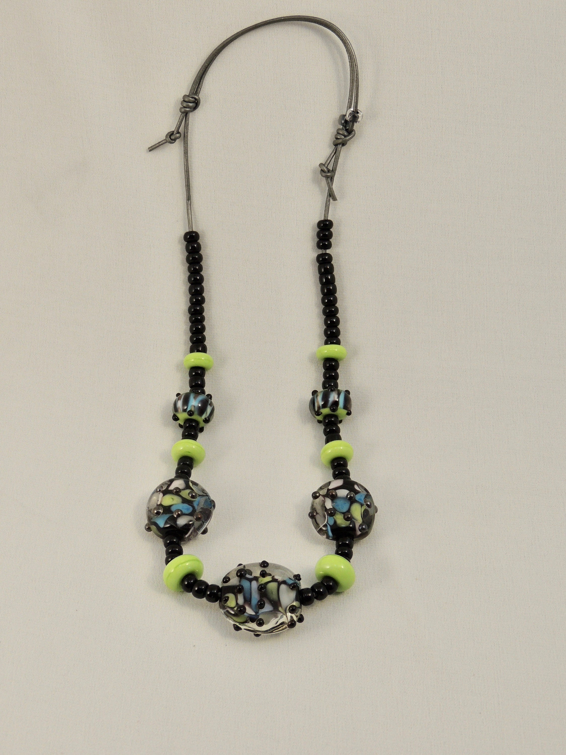 Collier Fantaisie Artisanal En Perles De Verre Bleu Clair Avec Pampilles - Fabrication Française