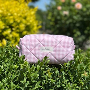 Pink Gingham Quilted Makeup Bag, Handmade Cosmetic Pouch, Soft Pink Checkered Toiletry Bag, Travel Organizer for Women, Cosmetic Case