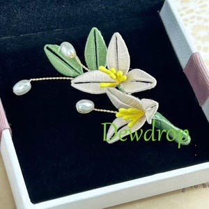 Handmade Embroidered Lily Brooch with Pearls – Elegant Floral Pin for Women, Vintage-Inspired Flower Lapel Pin, Unique Botanical Gift